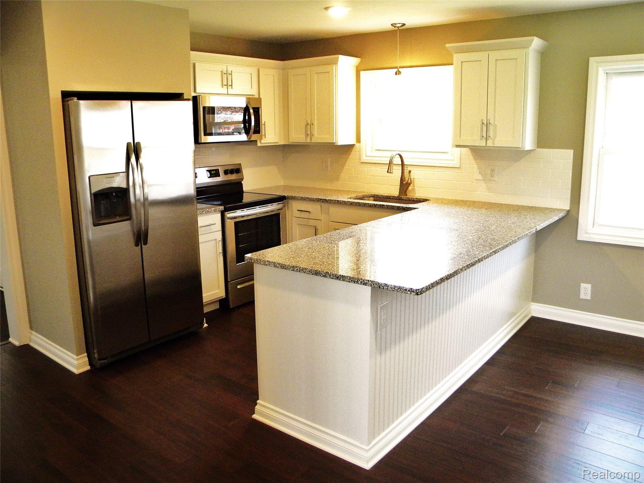 49 Turrill Road Lapeer, MI 48446 - Photo 5 of 22 49 Turrill 009.JPG