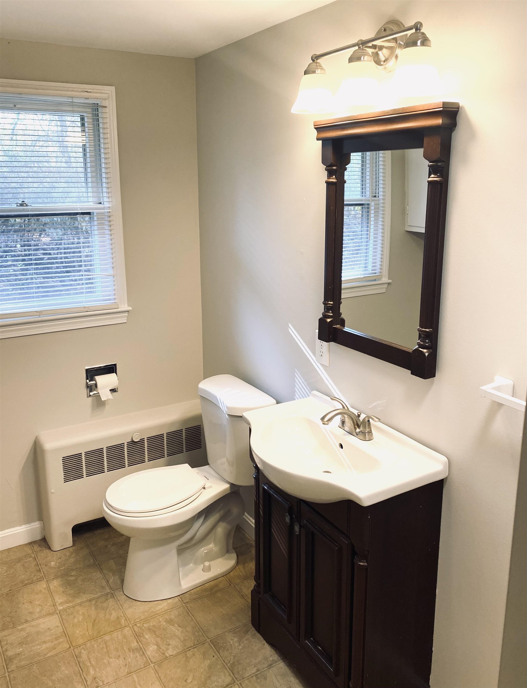 98 Crescent Road Manchester, NH 03103 - Photo 8 of 12 Gallery Image 8