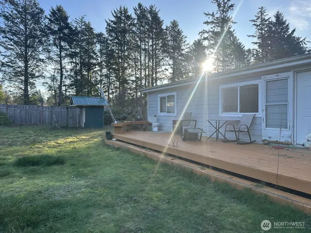 a view of a house with backyard and a tree
