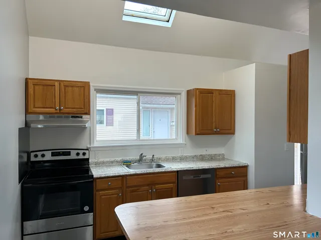 $2,000 | 7 Linden Place, Unit 1, Danbury, CT 06810