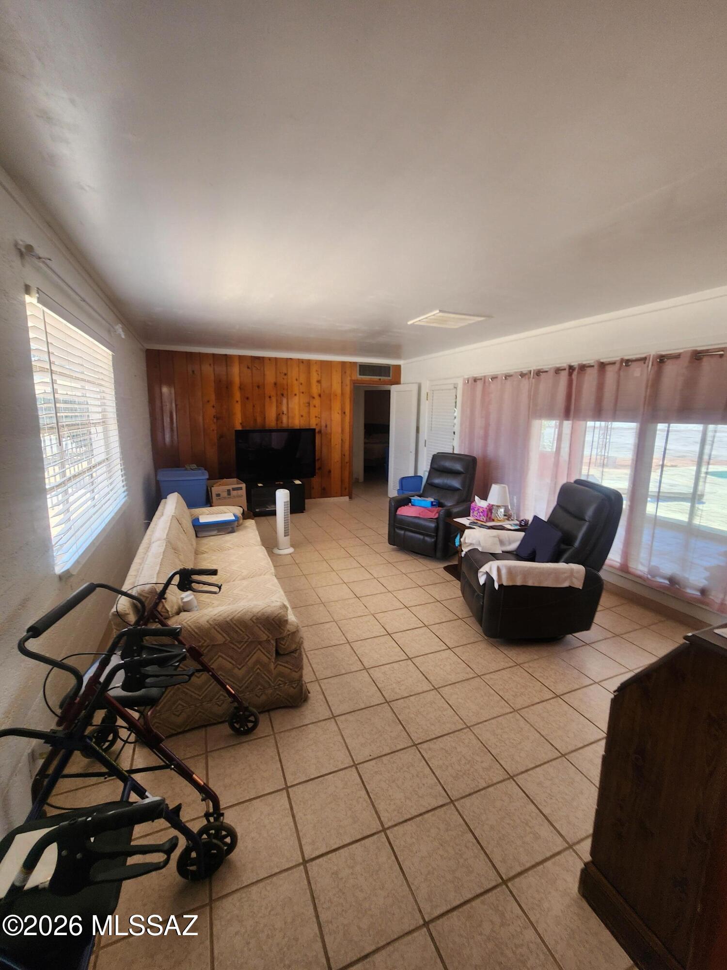 2690 East 9th Street Douglas, AZ 85607 - Photo 9 of 49 Livingroom