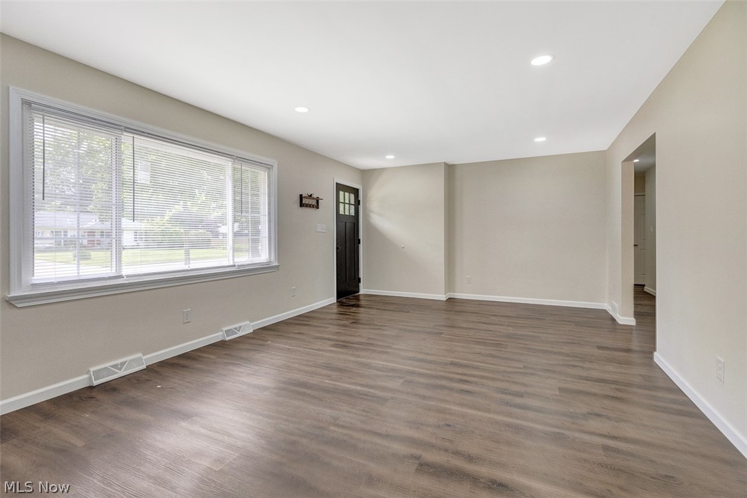 2429 Thurmont Road Akron, OH 44313 - Photo 10 of 44