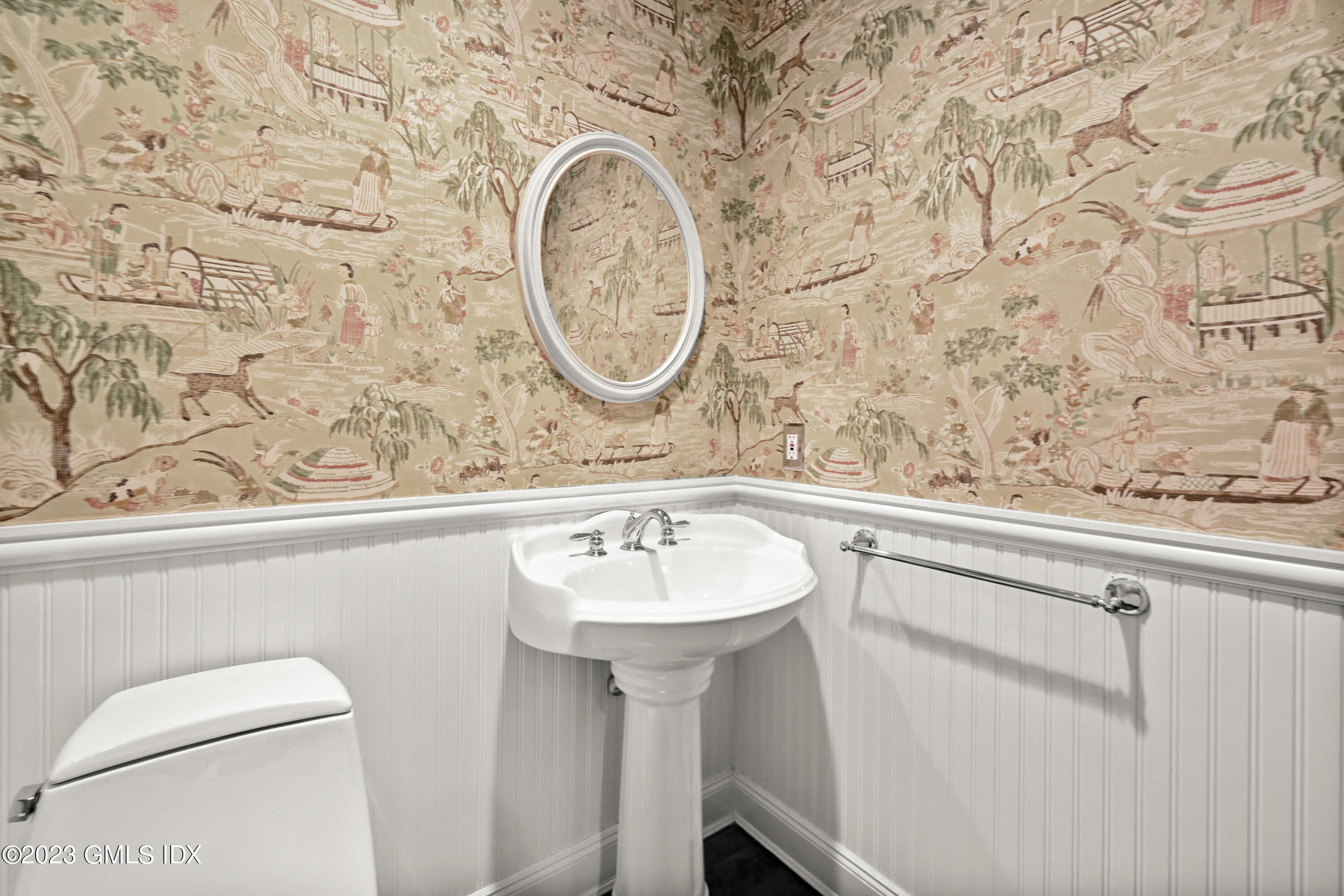 333 Palmer Hill Road, Unit 3B Riverside, CT 06878 - Photo 14 of 31 a bathroom with a sink and a mirror