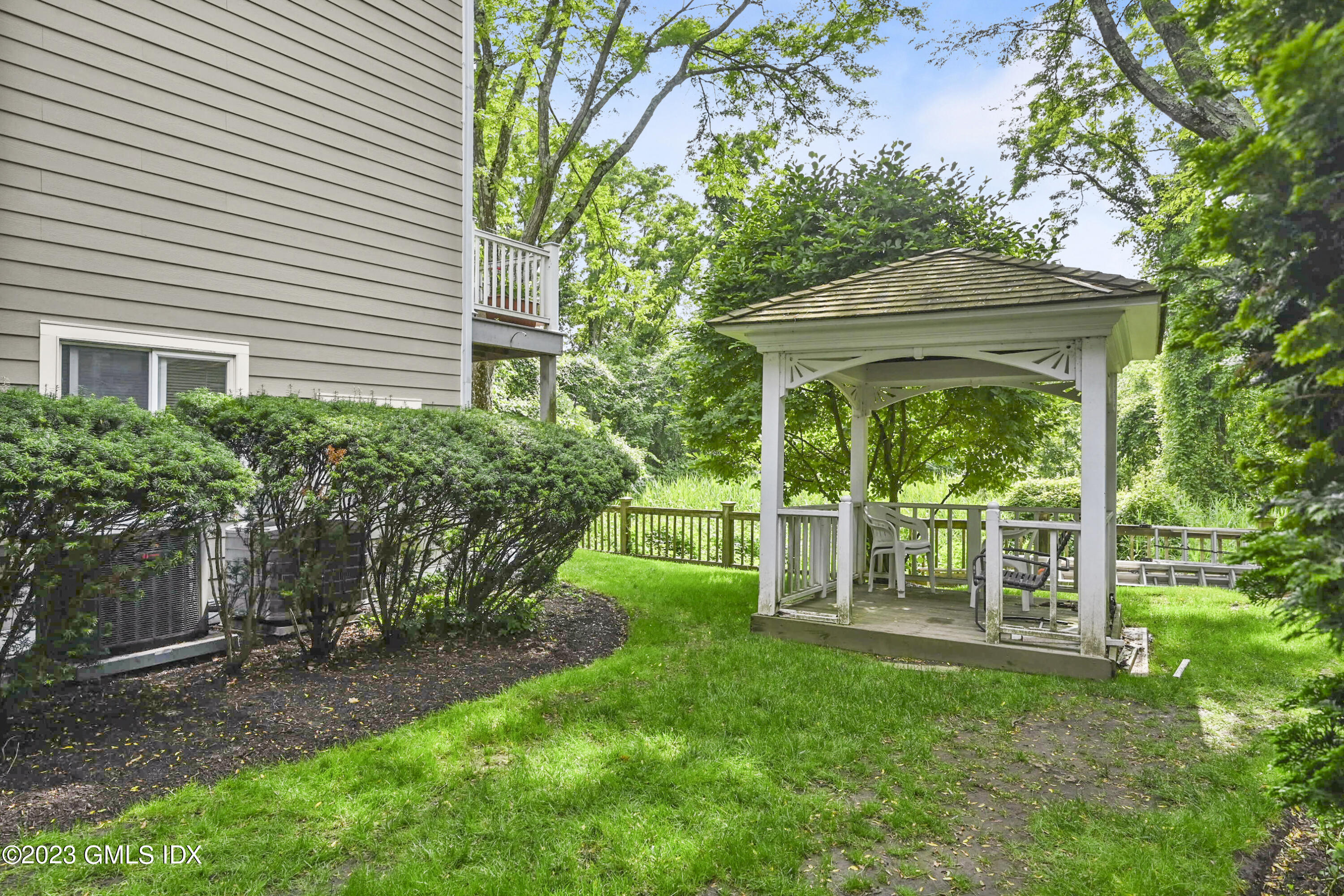333 Palmer Hill Road, Unit 3B Riverside, CT 06878 - Photo 27 of 31 a view of a house with a yard and plants