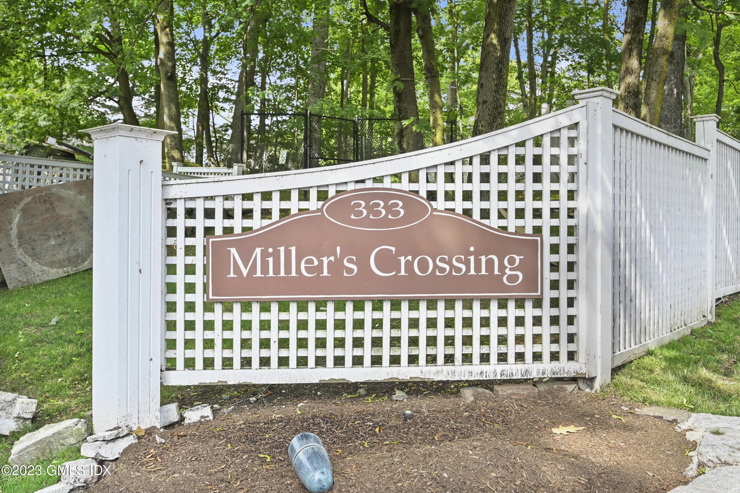 333 Palmer Hill Road, Unit 3B Riverside, CT 06878 - Photo 28 of 31 a view of a street sign