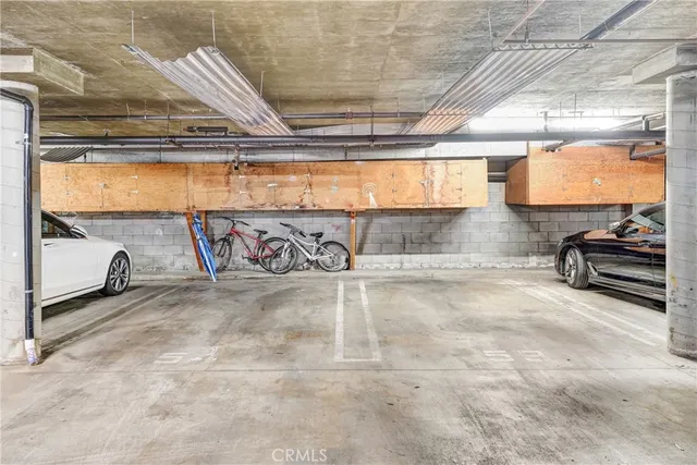 a view of a parking area