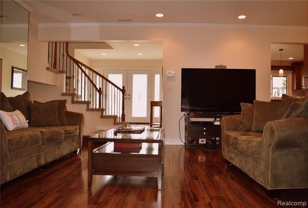 31035 Carriage Hill Road Farmington Hills, MI 48331 - Photo 10 of 32