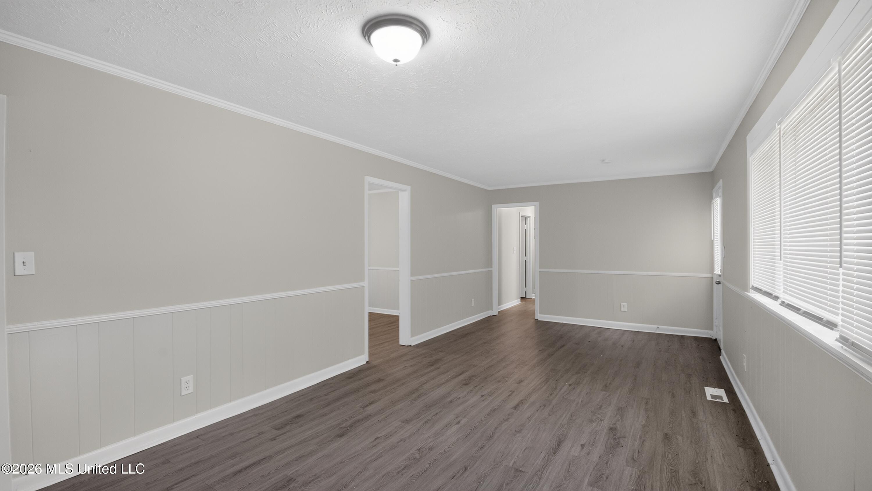 236 South Canton Club Circle Jackson, MS 39211 - Photo 7 of 30 12_236_S_Canton_Club_Cir-Living_room-030