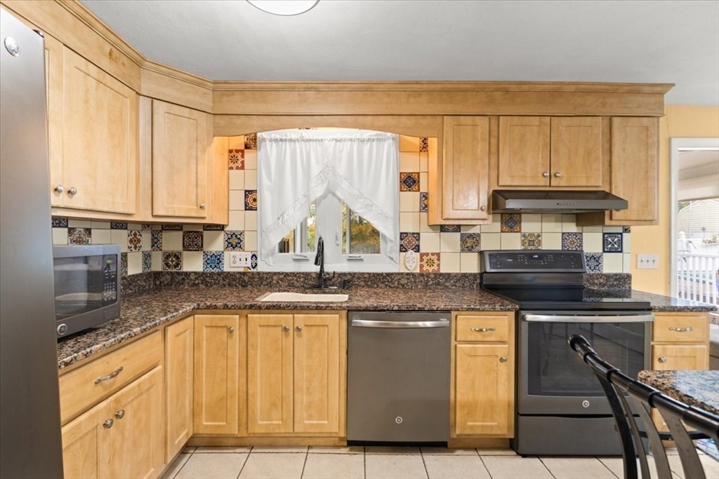 113 Scadding Street Taunton, MA 02780 - Photo 12 of 29 Gallery Image 12