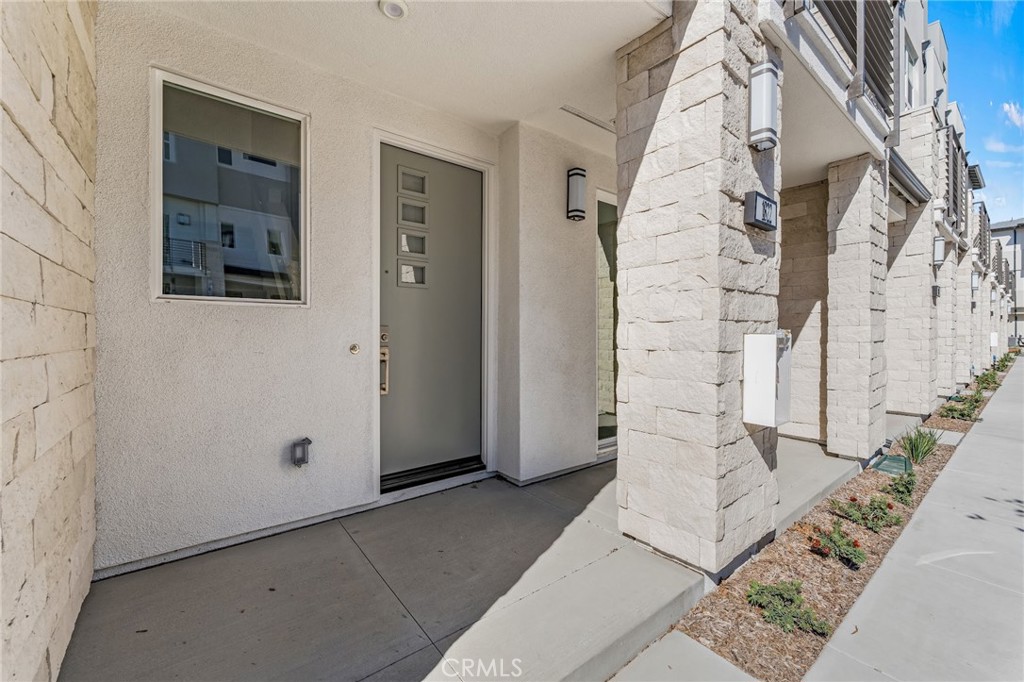 1822 West Bushell Street Anaheim, CA 92805 - Photo 3 of 34 an entryway with a door