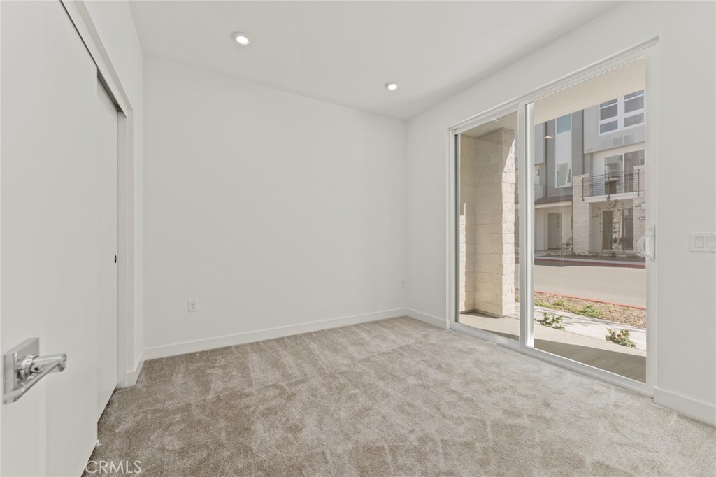 1822 West Bushell Street Anaheim, CA 92805 - Photo 6 of 34 an empty room with windows