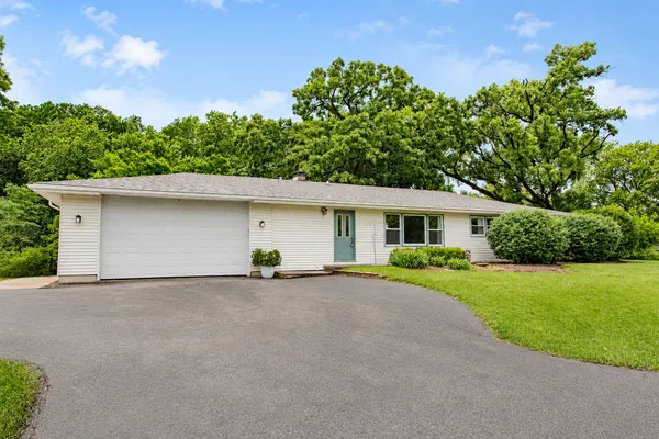 $320,000 | 1317 North Oakwood Drive, McHenry, IL 60050