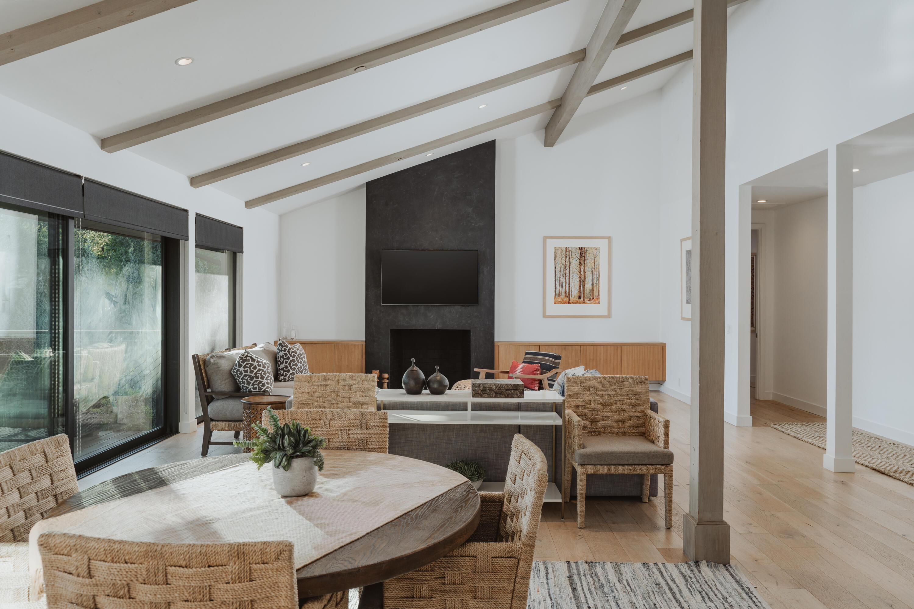 865 Ashley Road Santa Barbara, CA 93108 - Photo 9 of 31 Towards Living Area