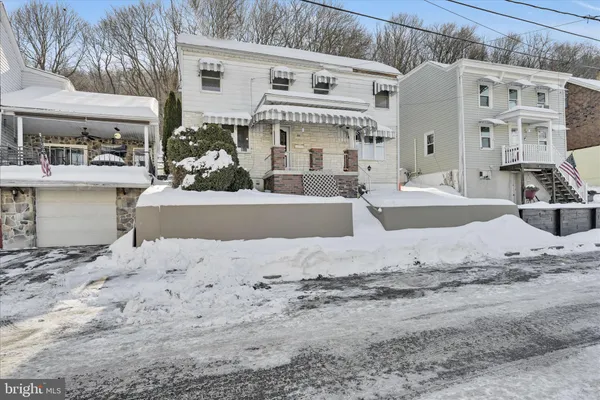 a view of a white house