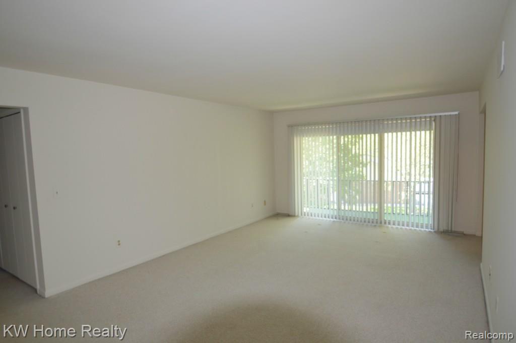 29656 Middlebelt Road, Unit 2402 Farmington Hills, MI 48334 - Photo 8 of 36