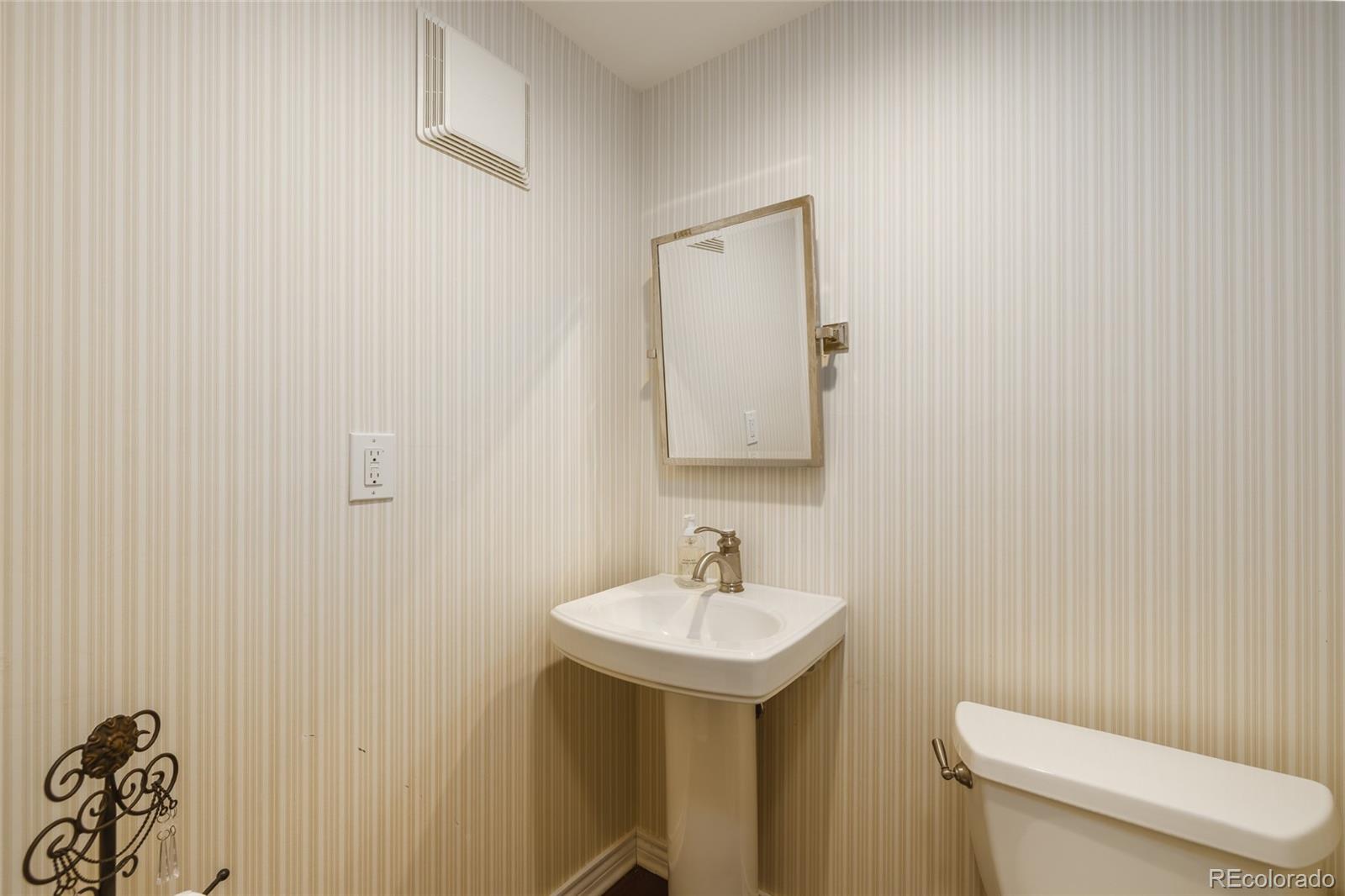 180 South Oneida Street Denver, CO 80230 - Photo 39 of 40