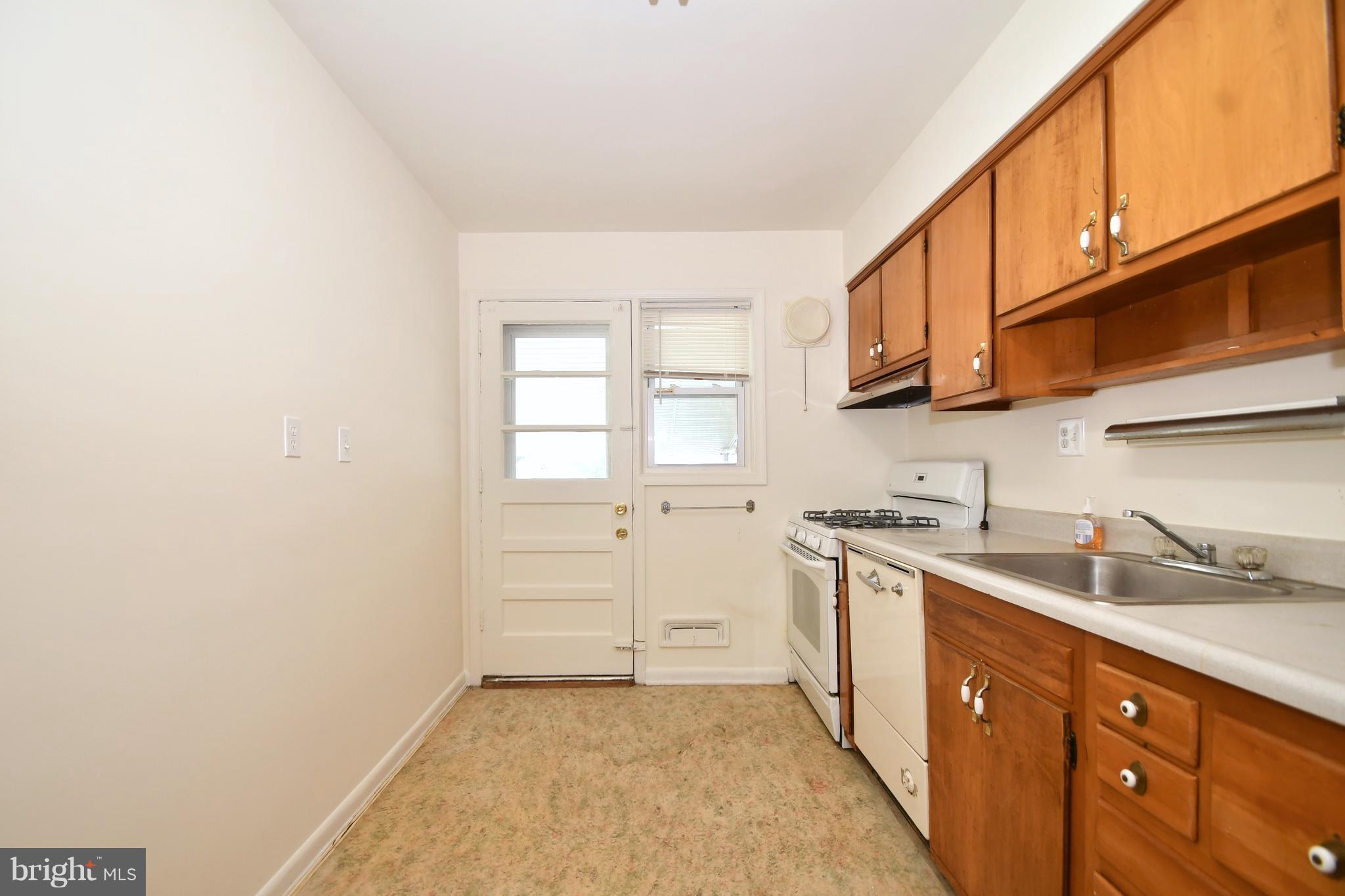 1762 Stokesley Road Baltimore, MD 21222 - Photo 11 of 30 Kitchen