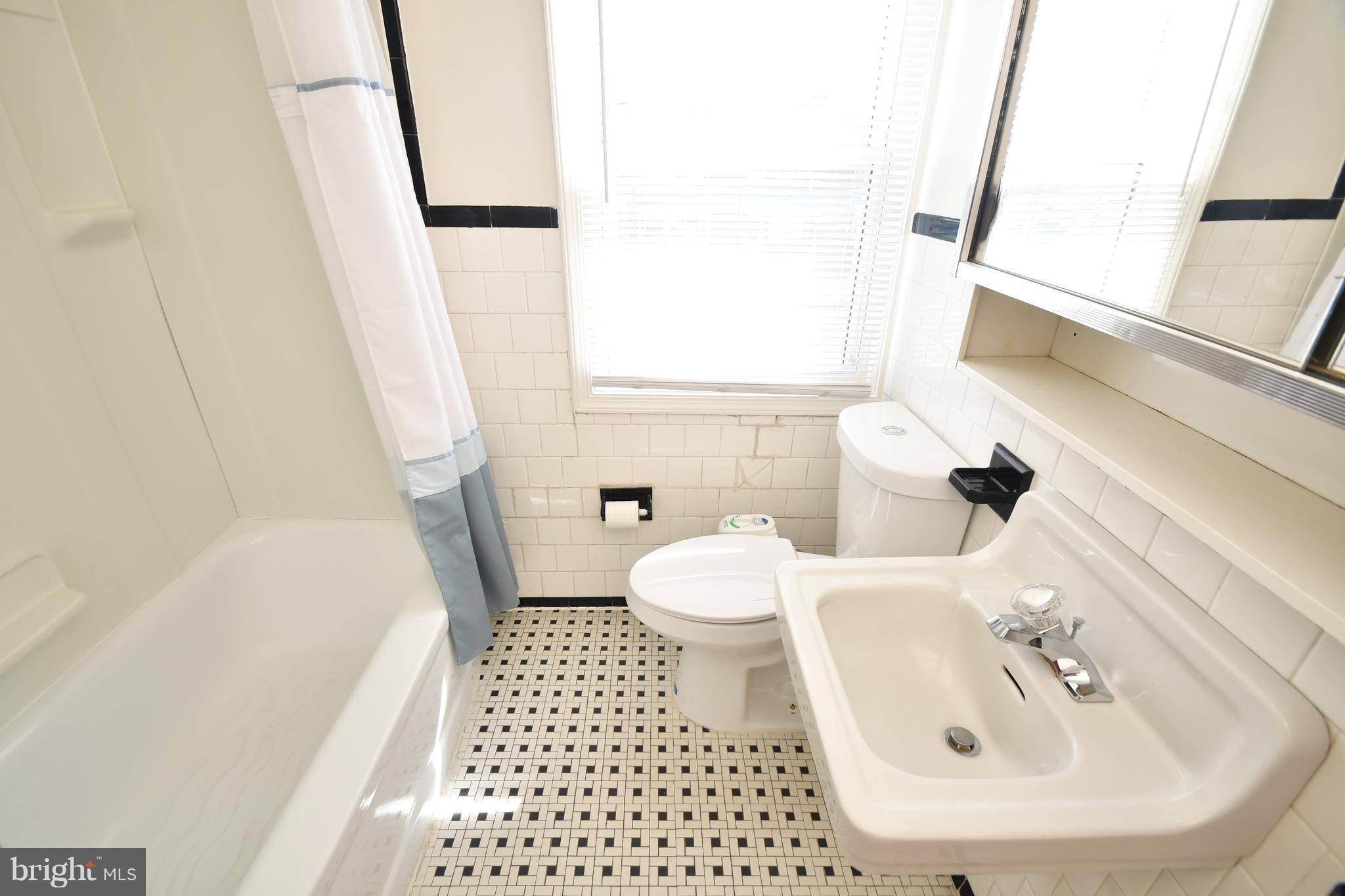 1762 Stokesley Road Baltimore, MD 21222 - Photo 21 of 30 Bath
