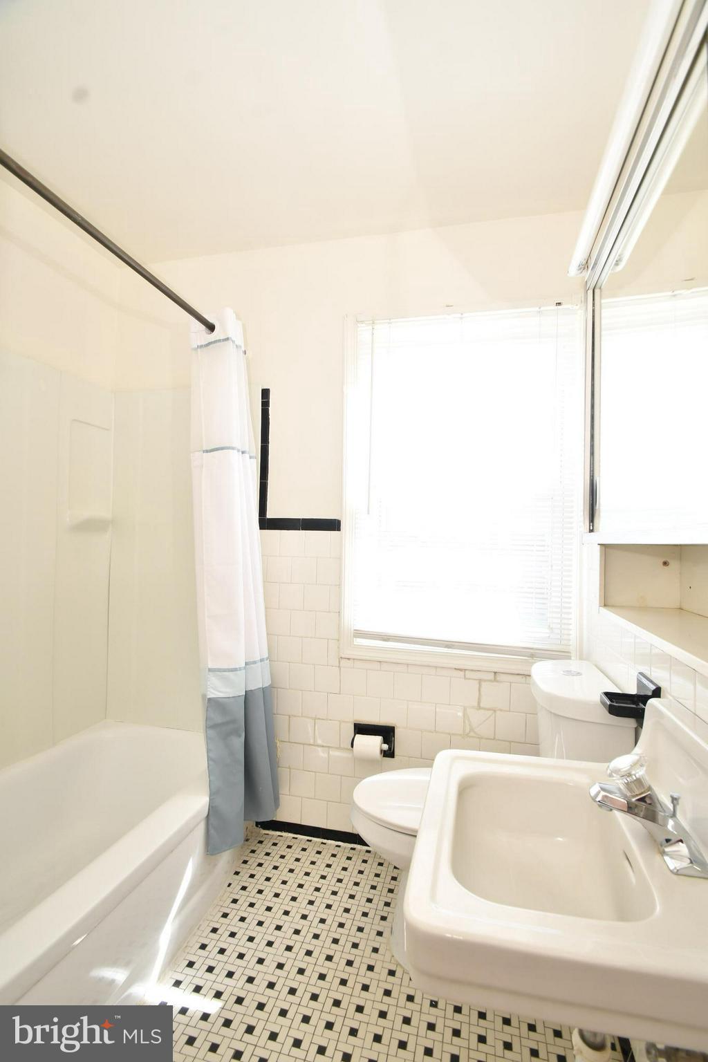 1762 Stokesley Road Baltimore, MD 21222 - Photo 22 of 30 Bath
