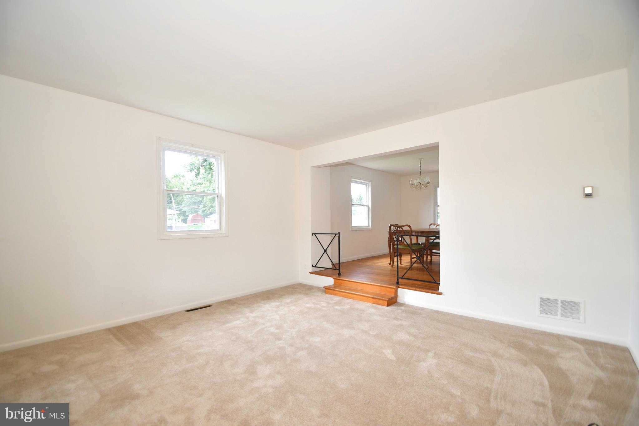 1762 Stokesley Road Baltimore, MD 21222 - Photo 5 of 30 Living Room