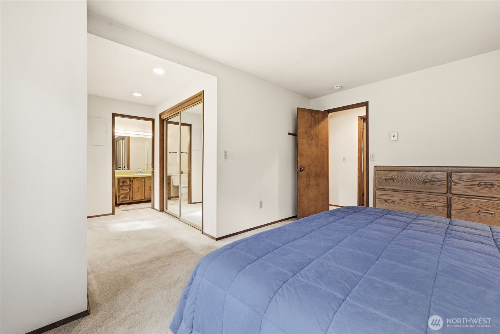 20319 92nd Avenue West Edmonds, WA 98020 - Photo 12 of 26 a view of a livingroom with an empty space