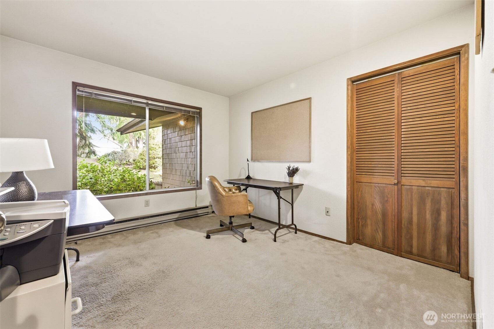 20319 92nd Avenue West Edmonds, WA 98020 - Photo 13 of 26 a workspace with furniture and a window