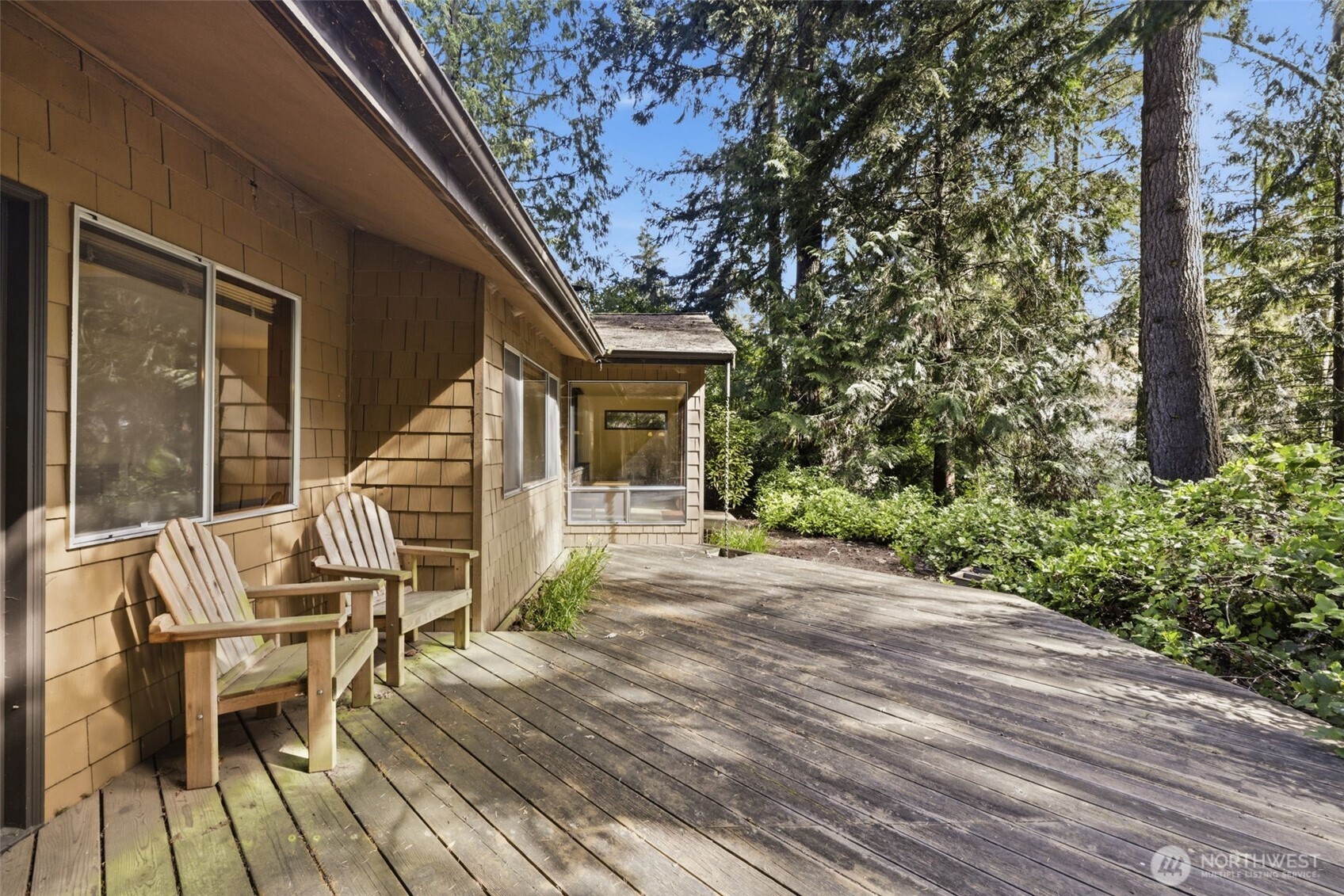 20319 92nd Avenue West Edmonds, WA 98020 - Photo 21 of 26 a house with wooden floor and seating space