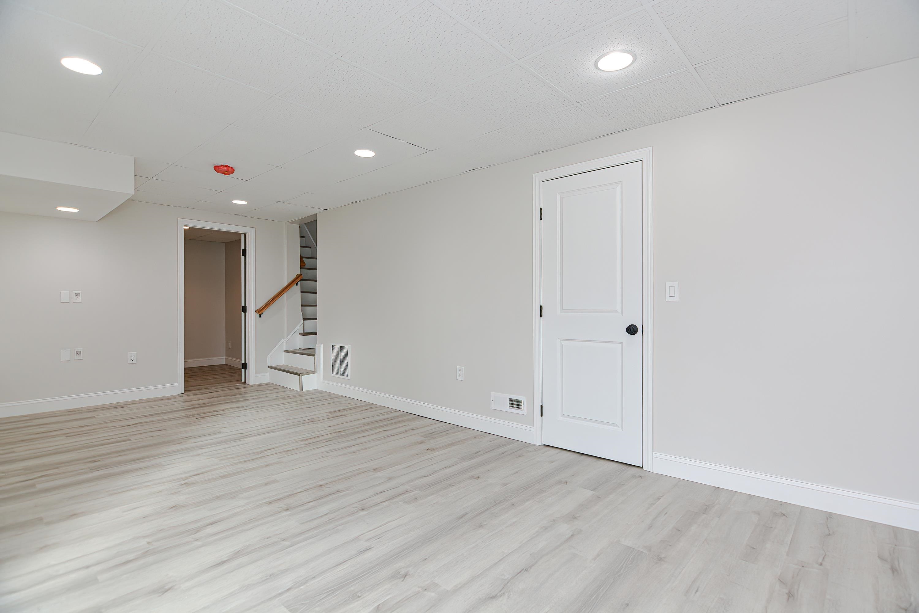 201 East Dunstable Road Nashua, NH 03062 - Photo 3 of 19