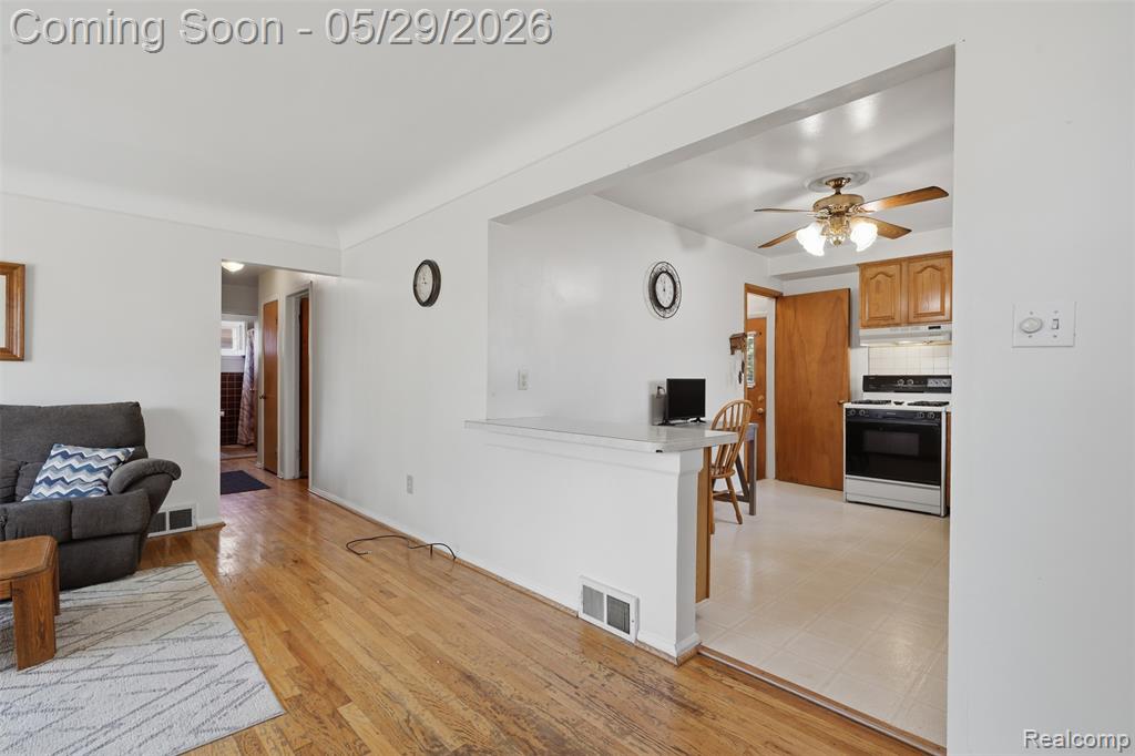 24237 Roxana Avenue Eastpointe, MI 48021 - Photo 10 of 31