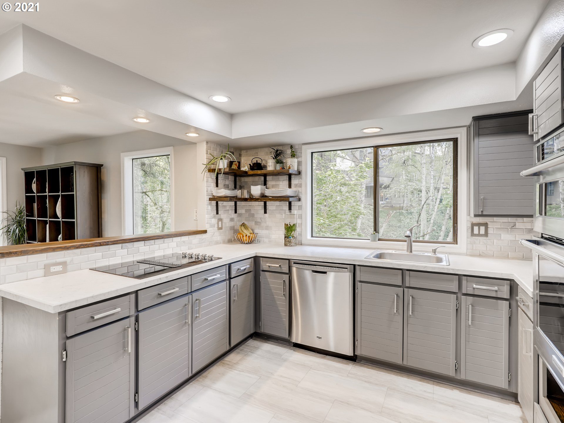 3668 Spring Lane, Unit 4B Lake Oswego, OR 97035 - Photo 11 of 32 Gallery Image 11