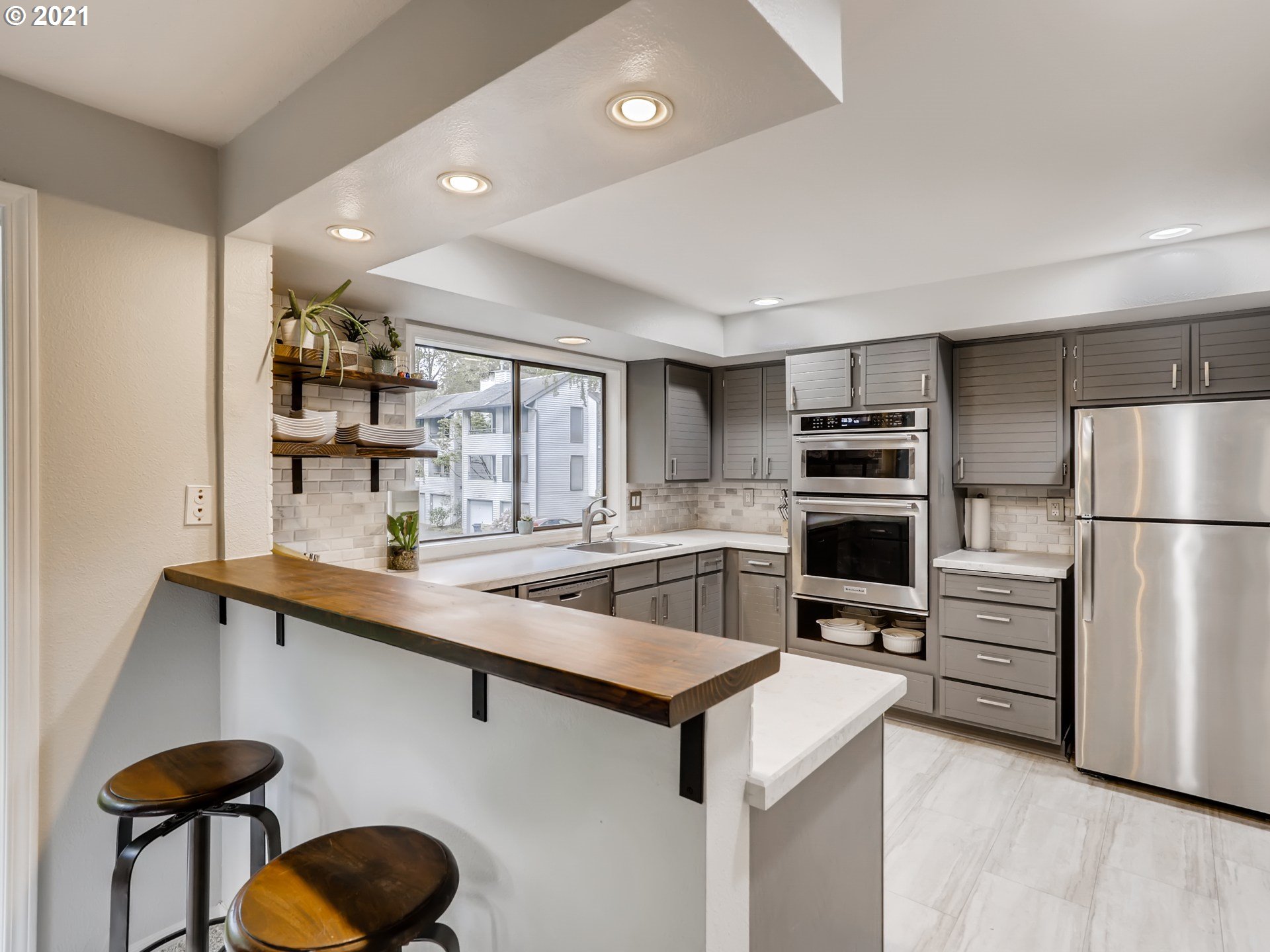 3668 Spring Lane, Unit 4B Lake Oswego, OR 97035 - Photo 13 of 32 Gallery Image 13