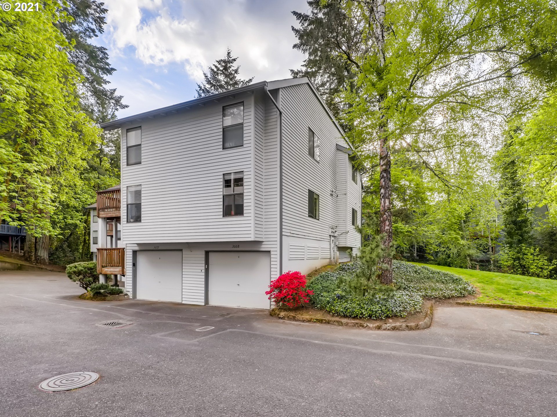 3668 Spring Lane, Unit 4B Lake Oswego, OR 97035 - Photo 3 of 32 Gallery Image 3