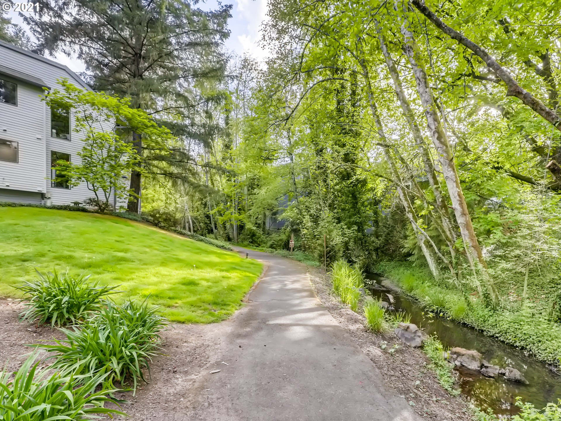 3668 Spring Lane, Unit 4B Lake Oswego, OR 97035 - Photo 30 of 32 Gallery Image 30