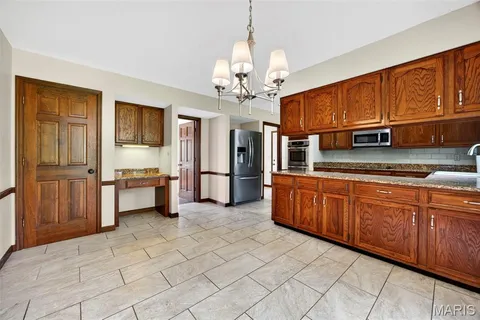 $545,000 | 310 Stablestone Drive, Chesterfield, MO 63017