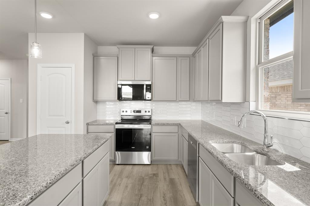 3113 Hawkview Drive Cleburne, TX 76031 - Photo 7 of 27 3113 Hawkview- Kitchen-4