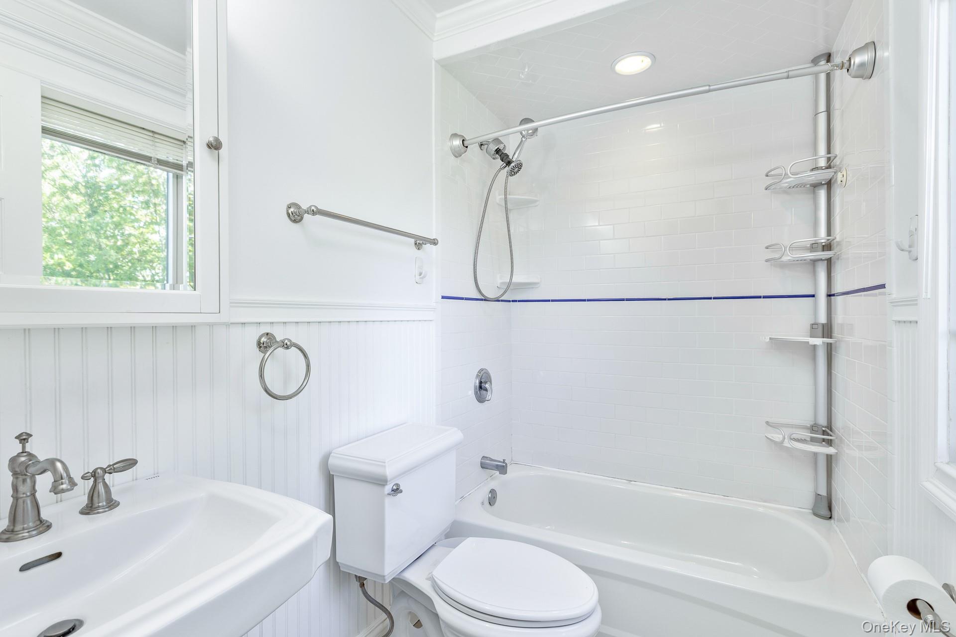 442 River Road Nissequogue, NY 11780 - Photo 14 of 20 Full Bathroom