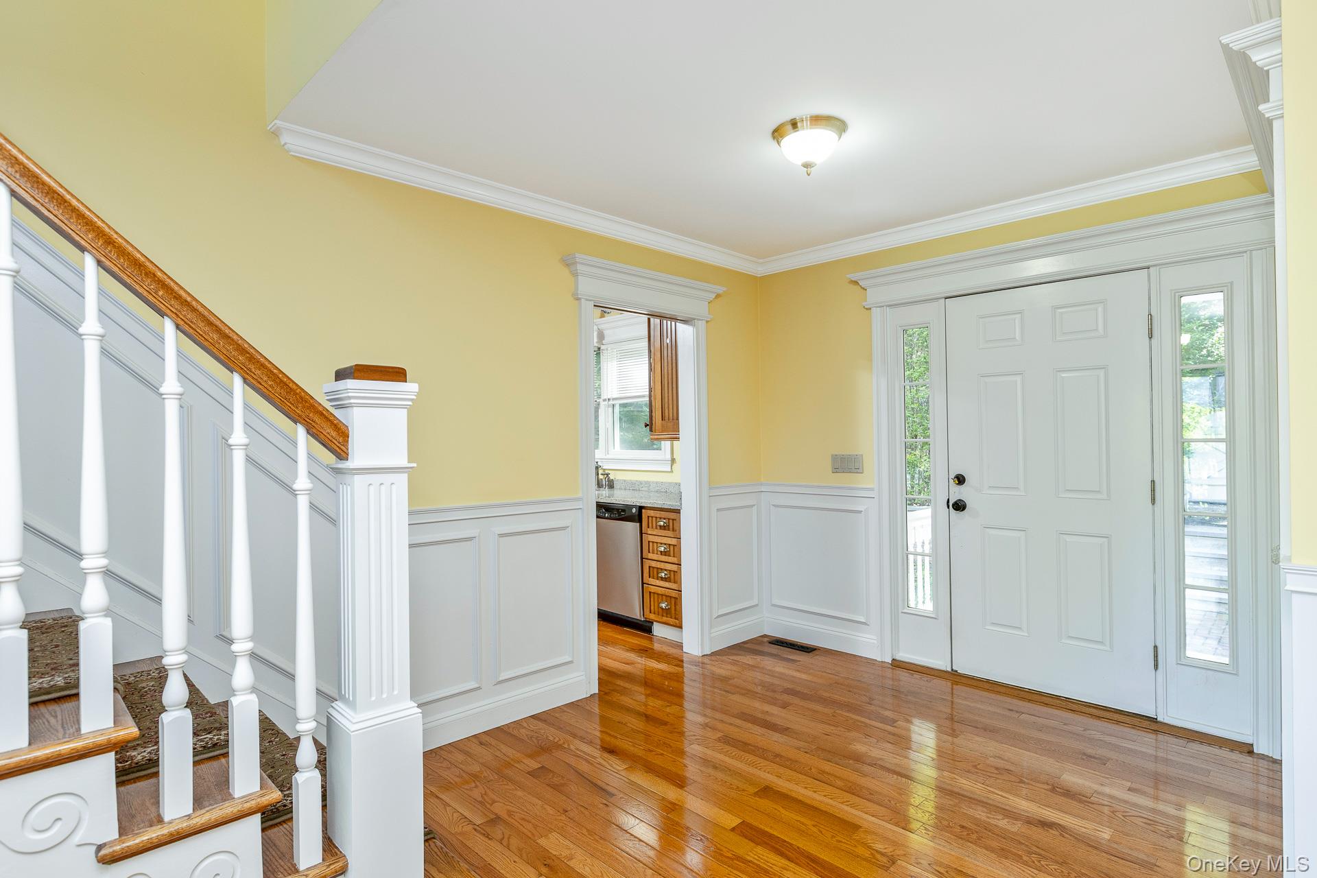 442 River Road Nissequogue, NY 11780 - Photo 3 of 20 Elegant Entrance