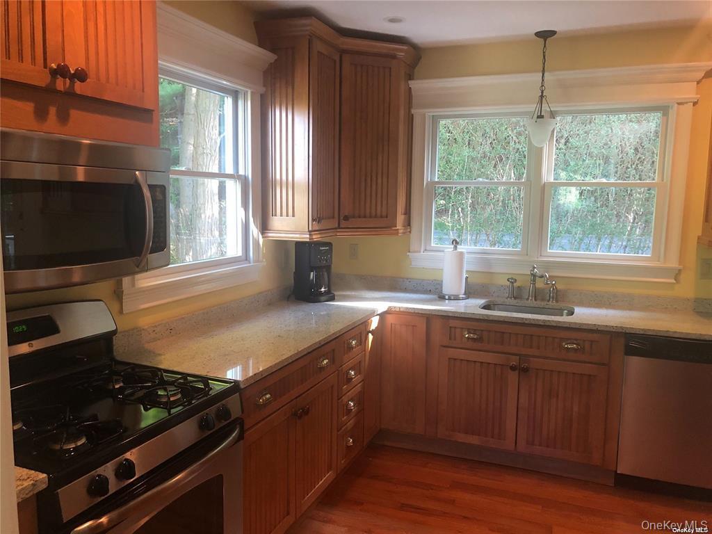 442 River Road St. James, NY 11780 - Photo 5 of 9 Ample Cabinetry