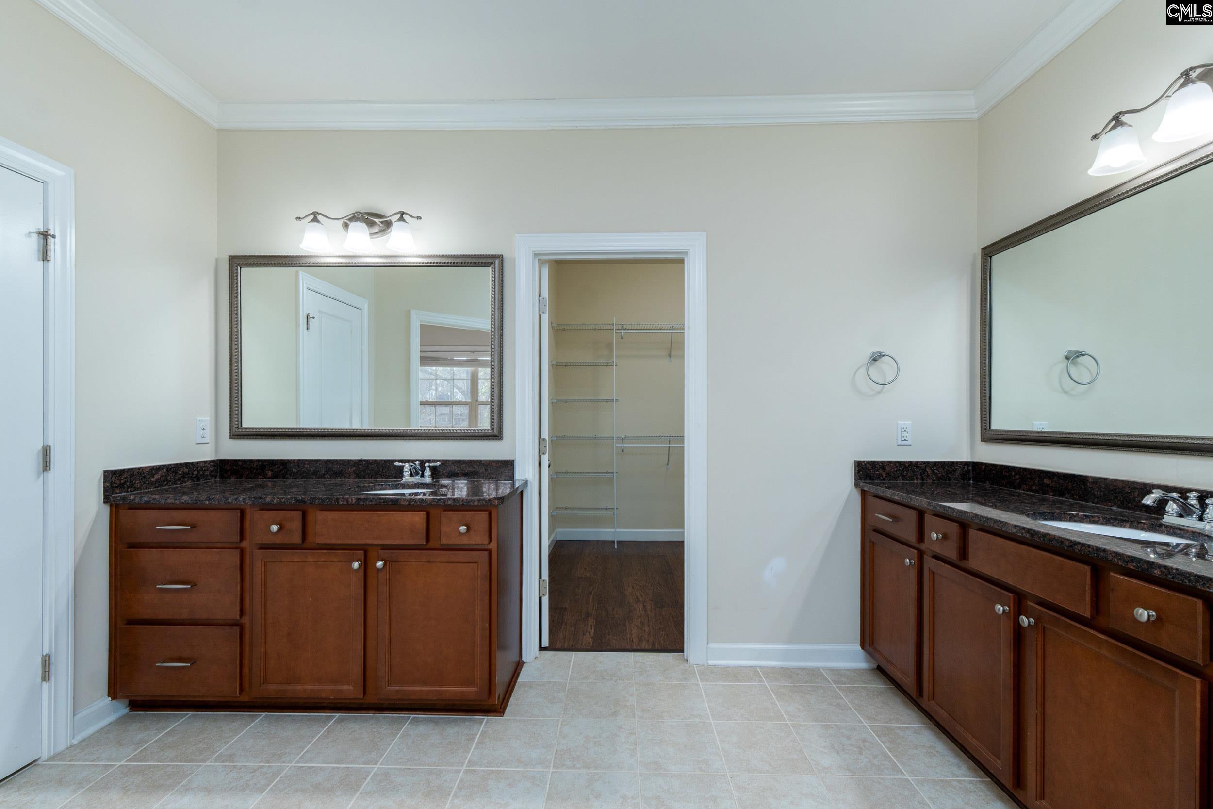 40 Wading Bird Loop Blythewood, SC 29016 - Photo 12 of 26 a room with cabinets and washer