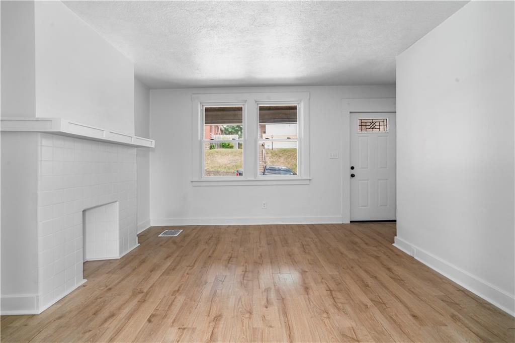 2934 Pyramid Avenue Pittsburgh, PA 15227 - Photo 4 of 21