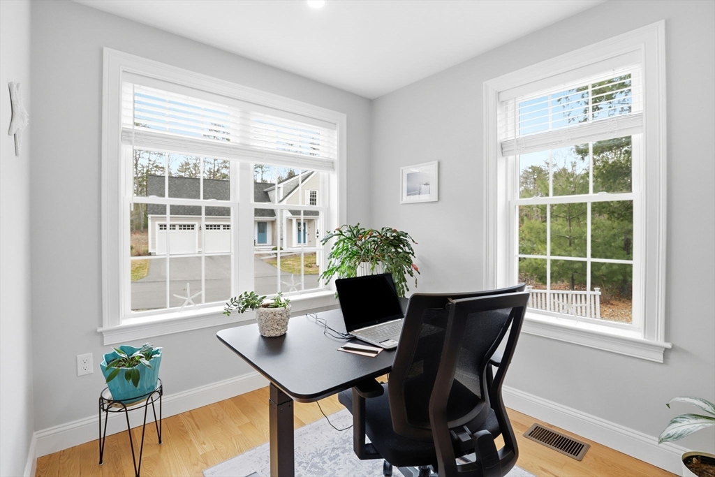 33 Farm Road Plymouth, MA 02360 - Photo 5 of 36 Gallery Image 5