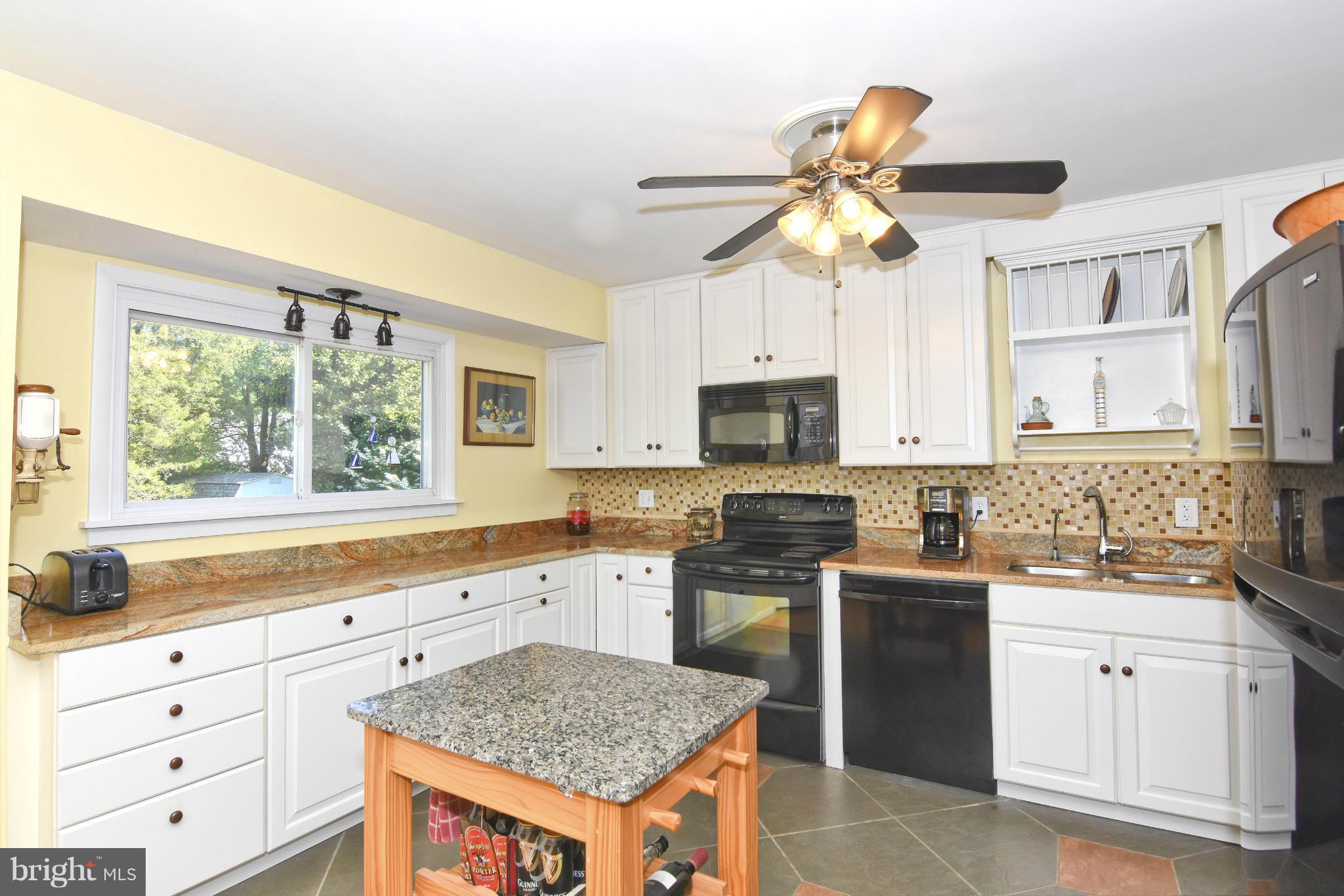 624 Edwards Road Annapolis, MD 21409 - Photo 3 of 30 Kitchen