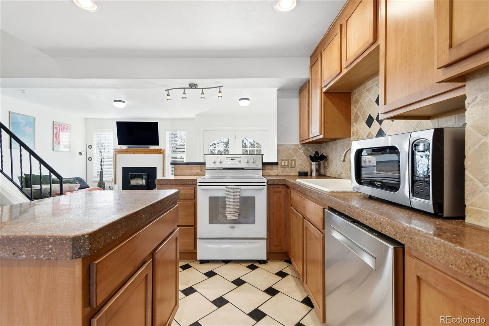 8686 Carr Loop Arvada, CO 80005 - Photo 12 of 36