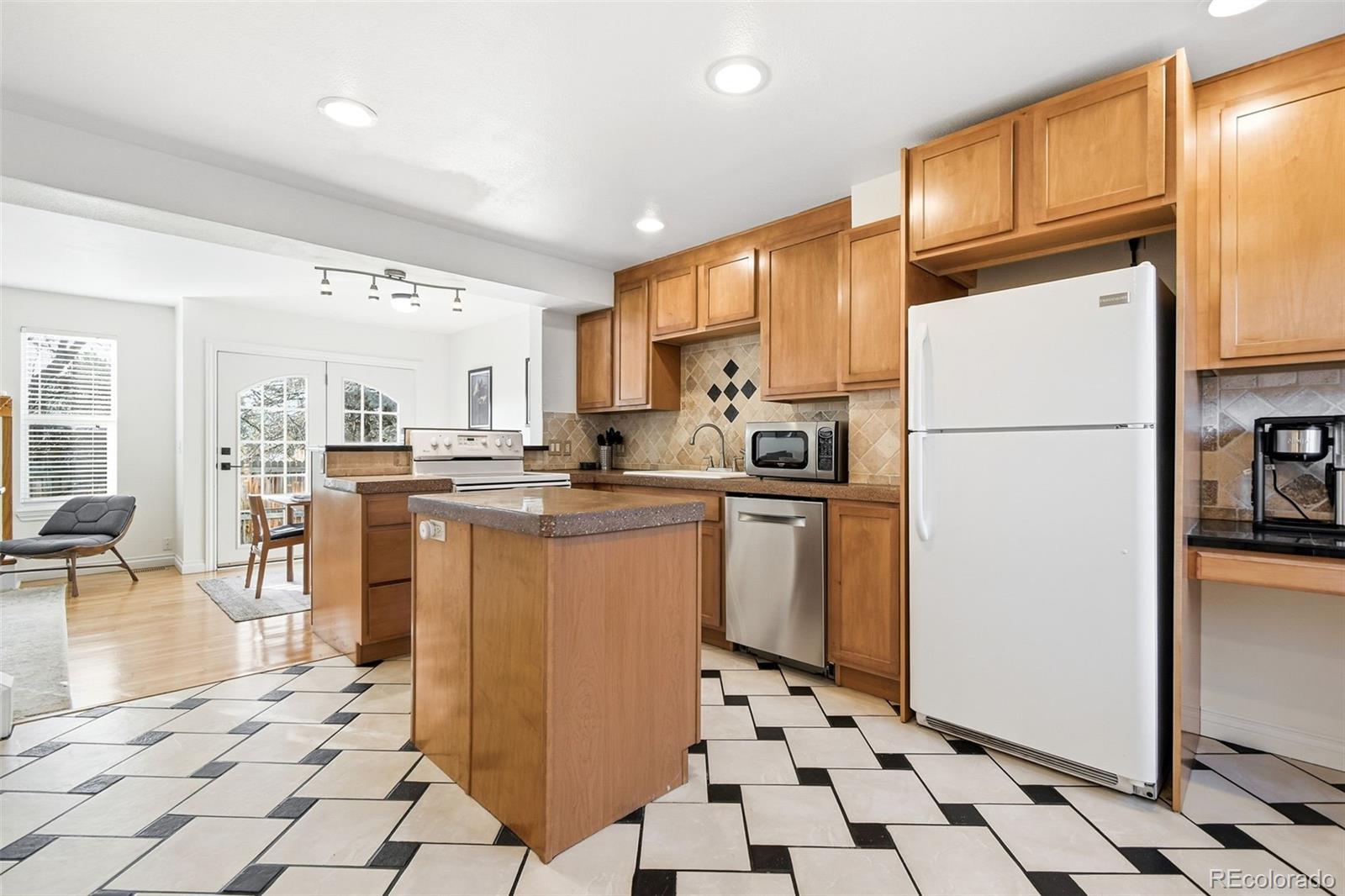 8686 Carr Loop Arvada, CO 80005 - Photo 10 of 36