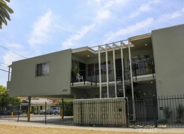 $1,170,000 | 2204 West 26th Place, Unit 5, Los Angeles, CA 90018