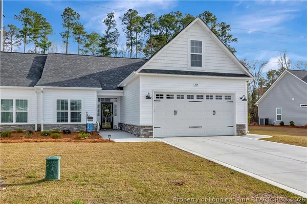 $269,900 | 204 West Oak Pointe Circle, Lumberton, NC 28358