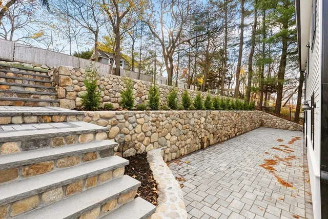 a view of a pathway with a yard