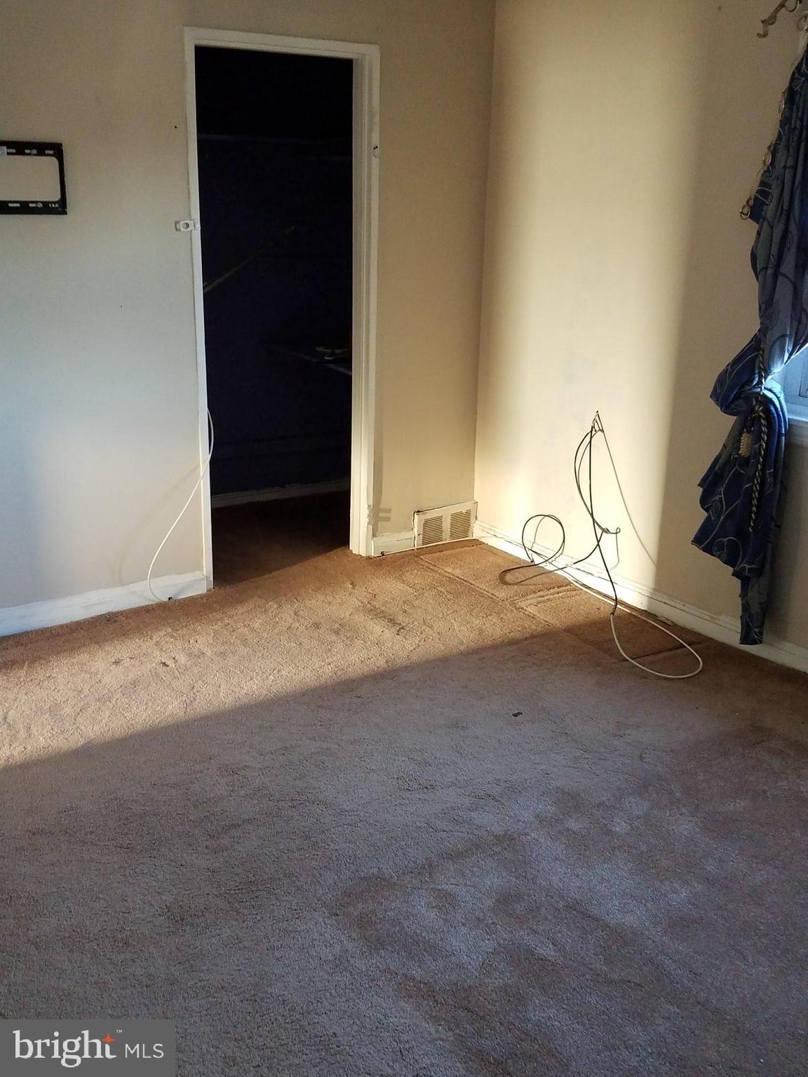 242 Rocklyn Road Upper Darby, PA 19082 - Photo 3 of 27