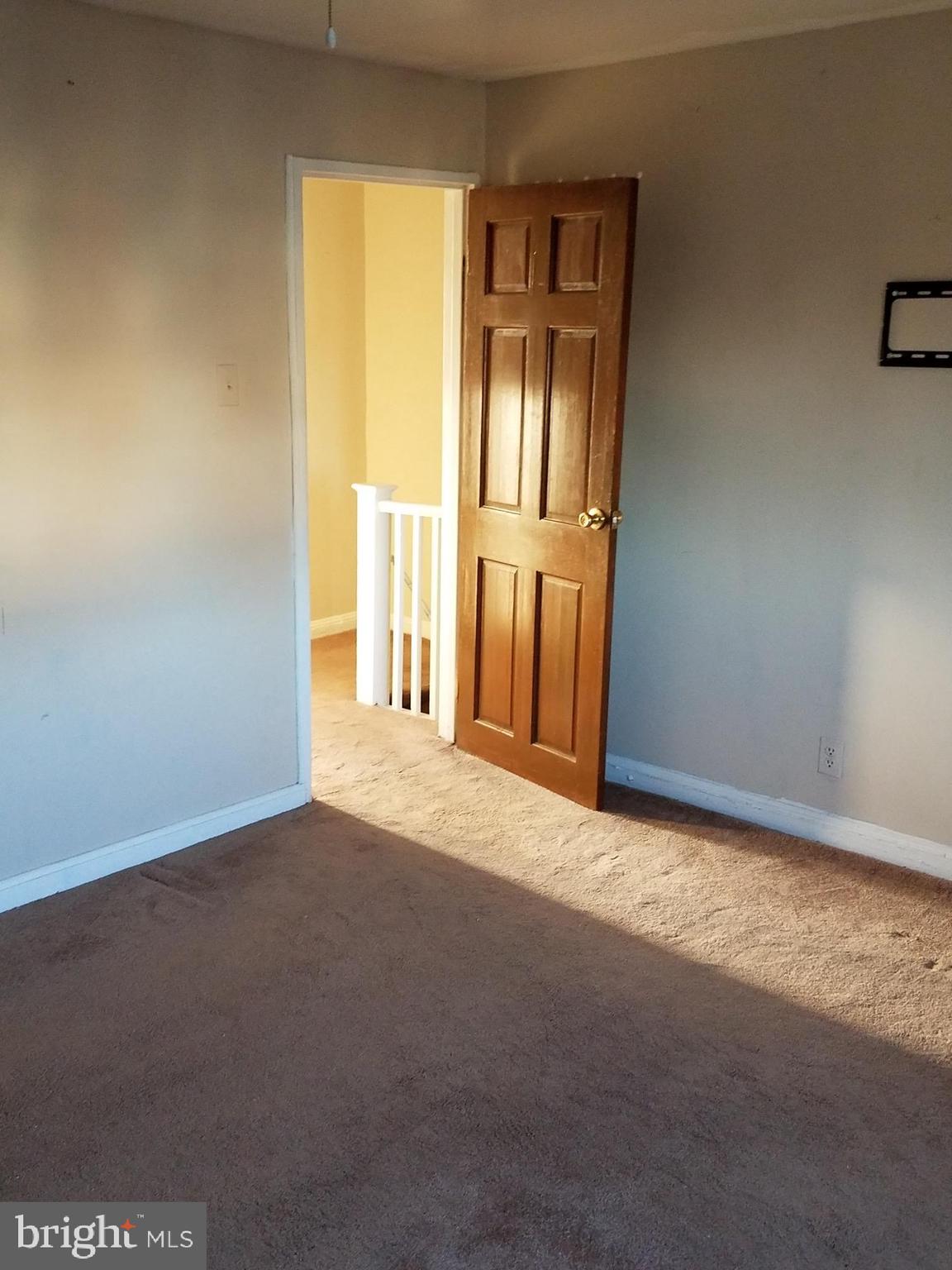 242 Rocklyn Road Upper Darby, PA 19082 - Photo 5 of 27