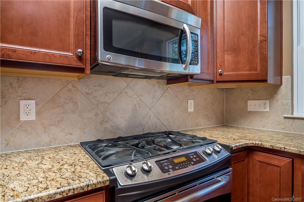 916 Lyndley Drive Fort Mill, SC 29708 - Photo 7 of 21 a stove top oven sitting inside of a kitchen